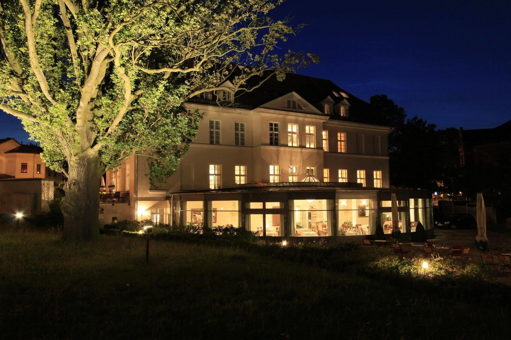 Hotel Prinzenpalais Бад-Доберан Экстерьер фото